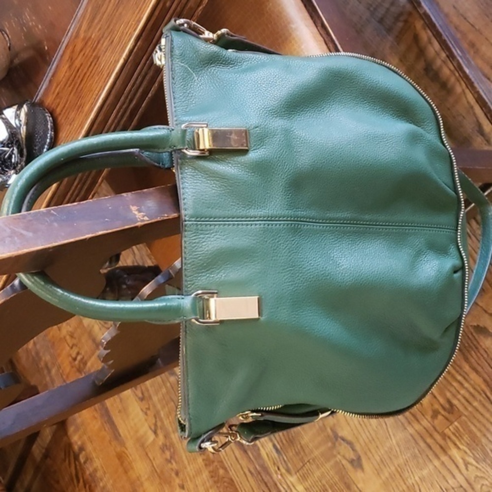 VINCE CAMUTO GREEN Leather Gold Zipper Trim Hardware‎ Purse Crossbody Strap - Picture 5 of 9